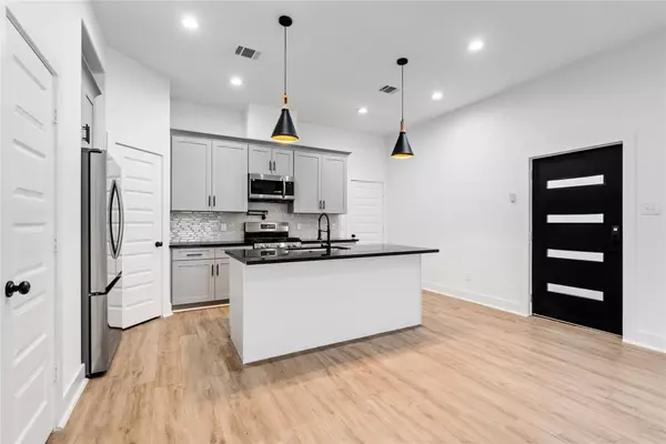 Houston, TX 77026,2213 Lee ST