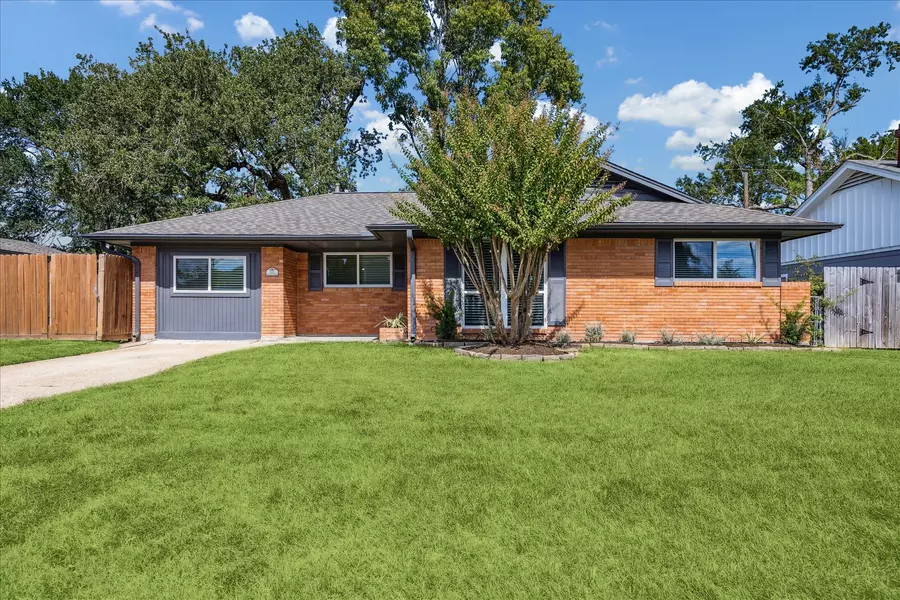 4118 Gardendale DR, Houston, TX 77092