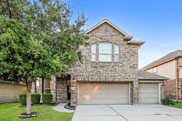 6726 Hunters Trace LN, Baytown, TX 77521