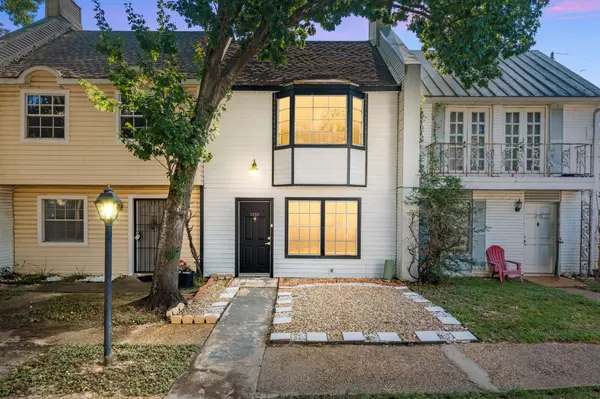 1257 E Witte RD #16, Houston, TX 77055