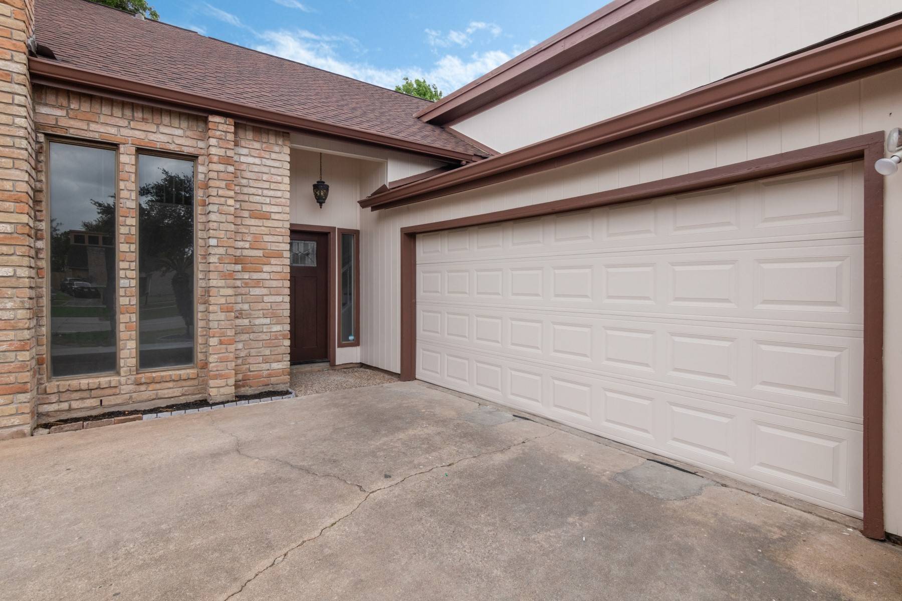 Houston, TX 77077,11406 Briar Forest DR