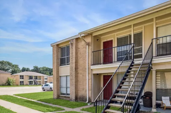 119 Lazy LN, Sealy, TX 77474