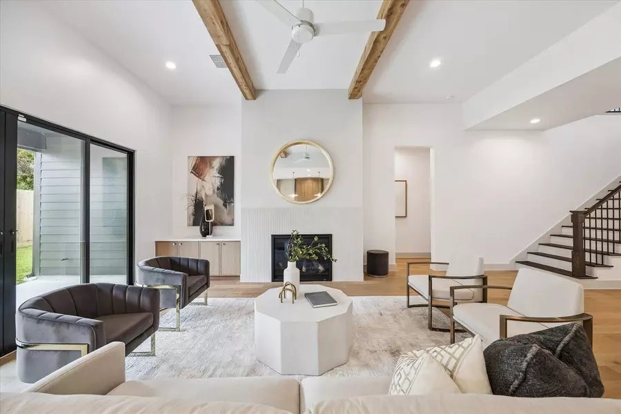 1341 Candlelight LN, Houston, TX 77018