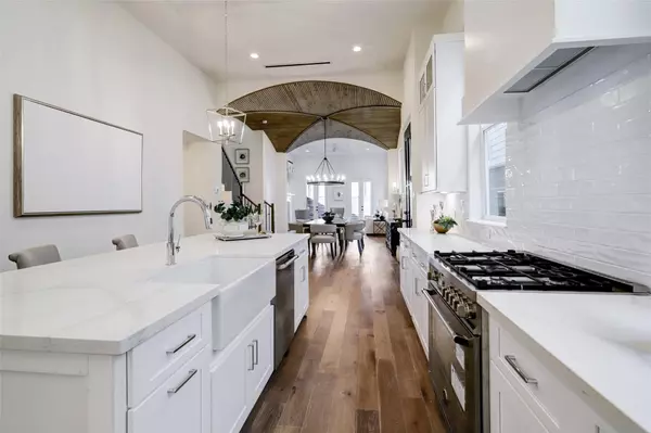 Houston, TX 77008,531 W 27th ST