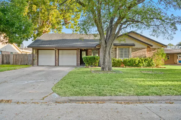 5013 Camden LN, Pearland, TX 77584