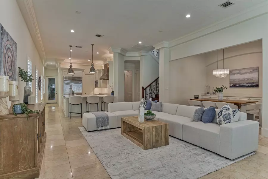 11 Olmstead ROW, The Woodlands, TX 77380