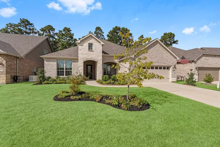 413 New Forest LN, The Woodlands, TX 77382