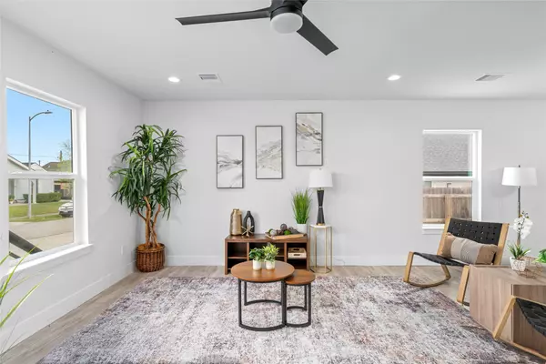 Houston, TX 77011,7422 Mckinney ST