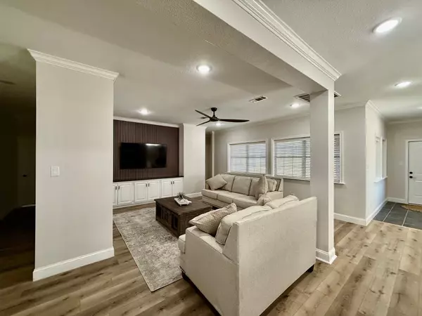 Port Neches, TX 77651,3157 Lancaster LN