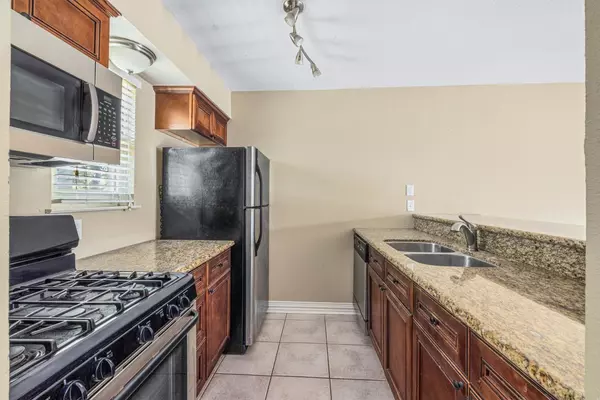 525 11th ST #8, Galveston, TX 77550