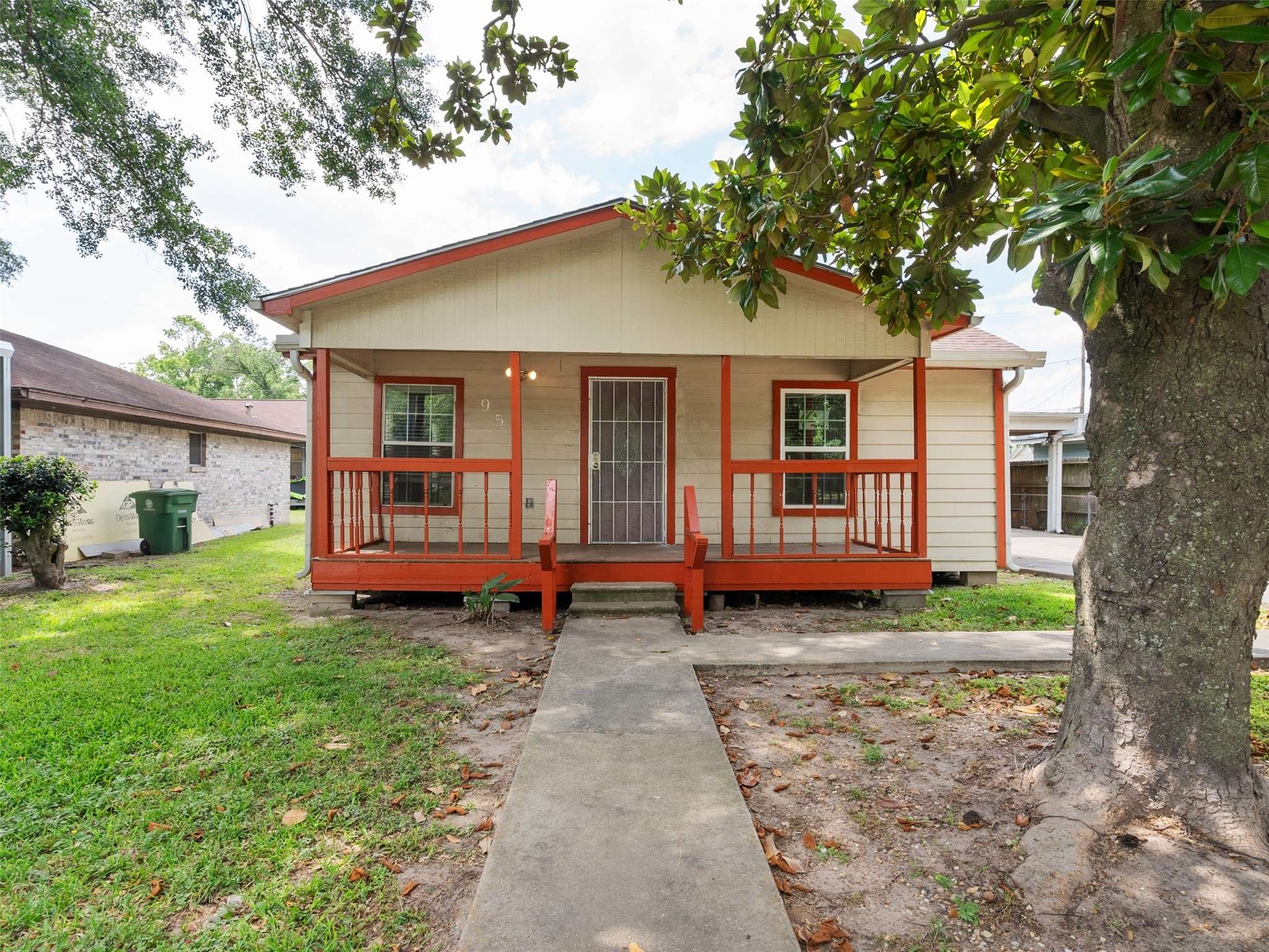 954 Ringold ST, Houston, TX 77088