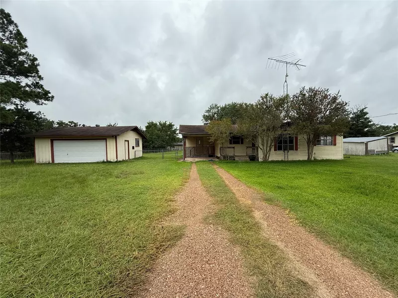 521 DEER LOOP, La Grange, TX 78945