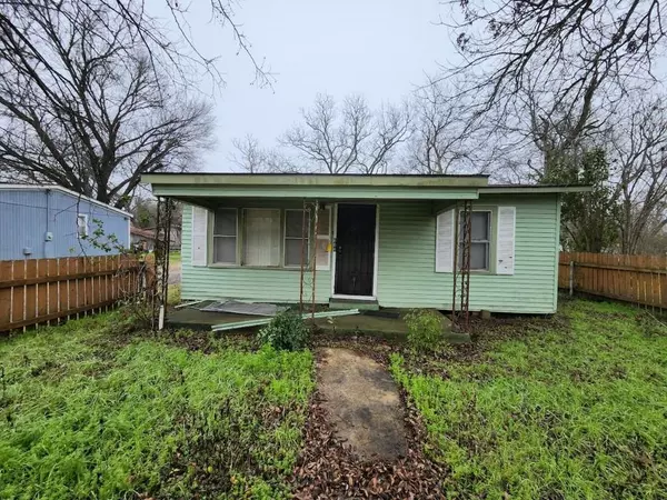 604 Juarez ST, Lockhart, TX 78644
