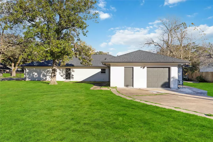 711 W Sidnor ST, Alvin, TX 77511