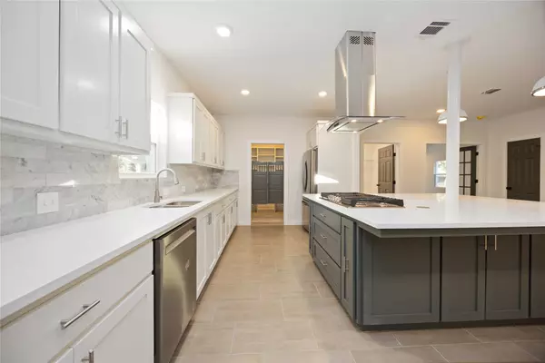 Alvin, TX 77511,711 W Sidnor ST