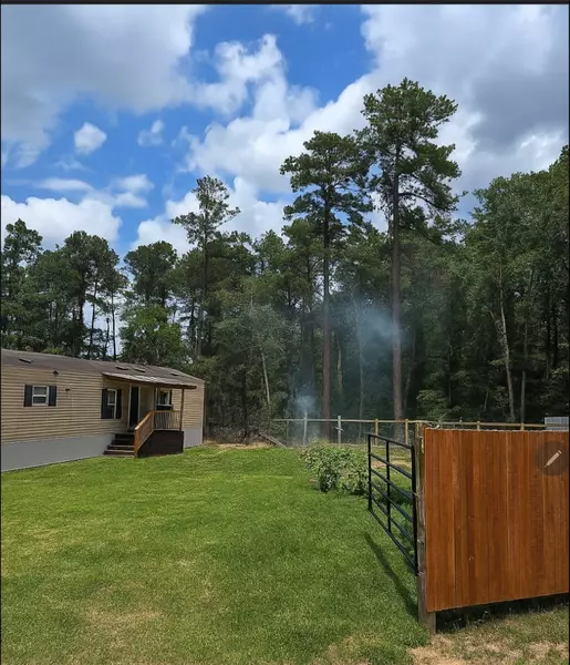 8779 Pin Oak DR, Plantersville, TX 77363