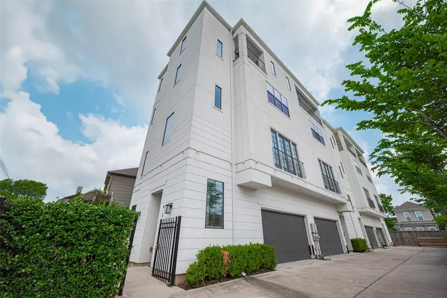 4318 E Center ST, Houston, TX 77007