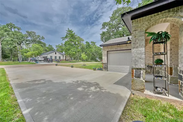 New Ulm, TX 78950,305 Pinehurst DR
