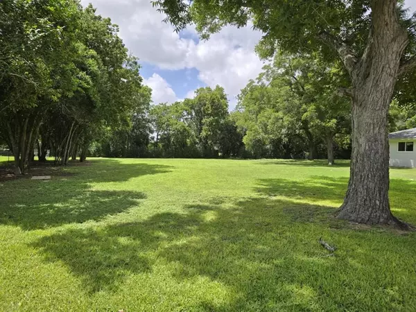 Flatonia, TX 78941,110 E 9th ST