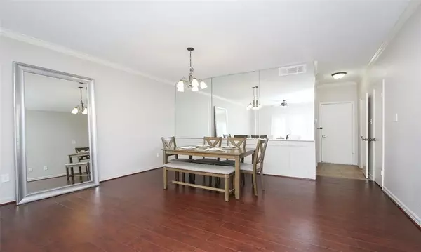 Houston, TX 77042,562 Wilcrest DR