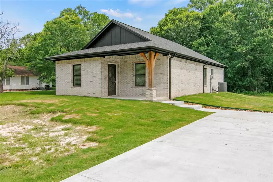 685 Jones ST, Bridge City, TX 77611