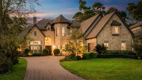 42 E Ambassador BND,  The Woodlands,  TX 77382
