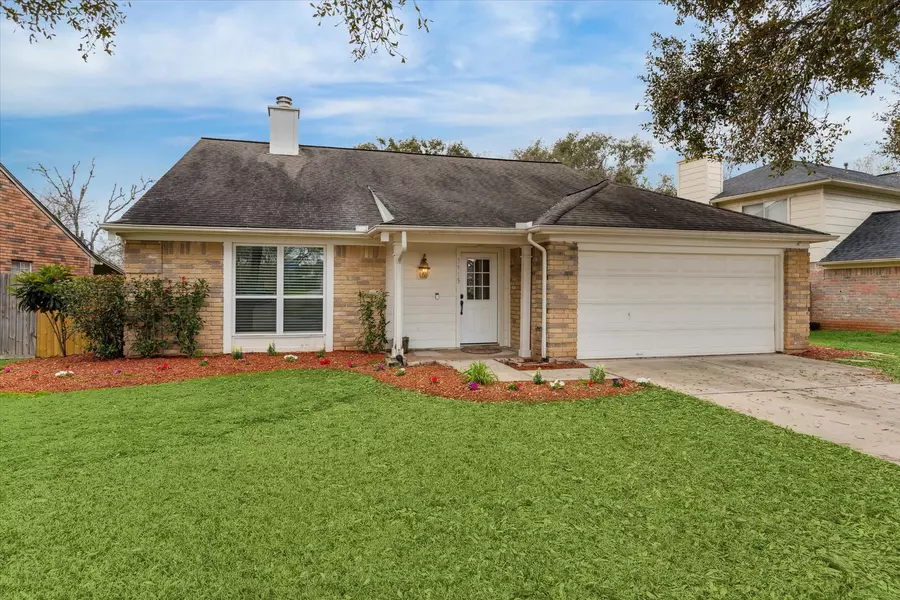 3915 Flintrock Ln LN, Sugar Land, TX 77479