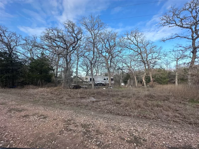 102 Rainbow CIR, Somerville, TX 77879