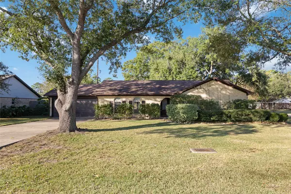 7319 Willow Oak DR, Baytown, TX 77521