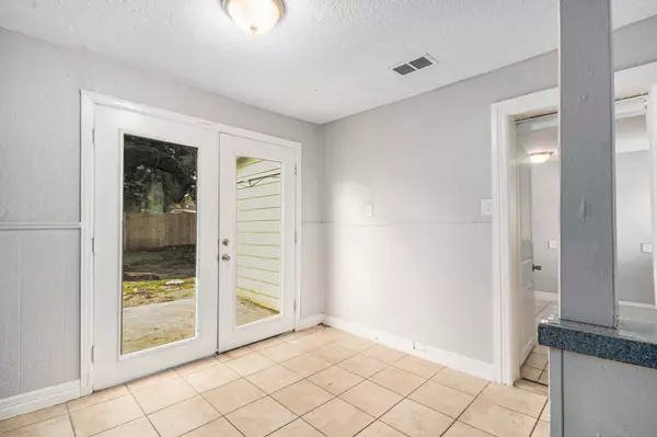 Pasadena, TX 77506,207 Calvin ST