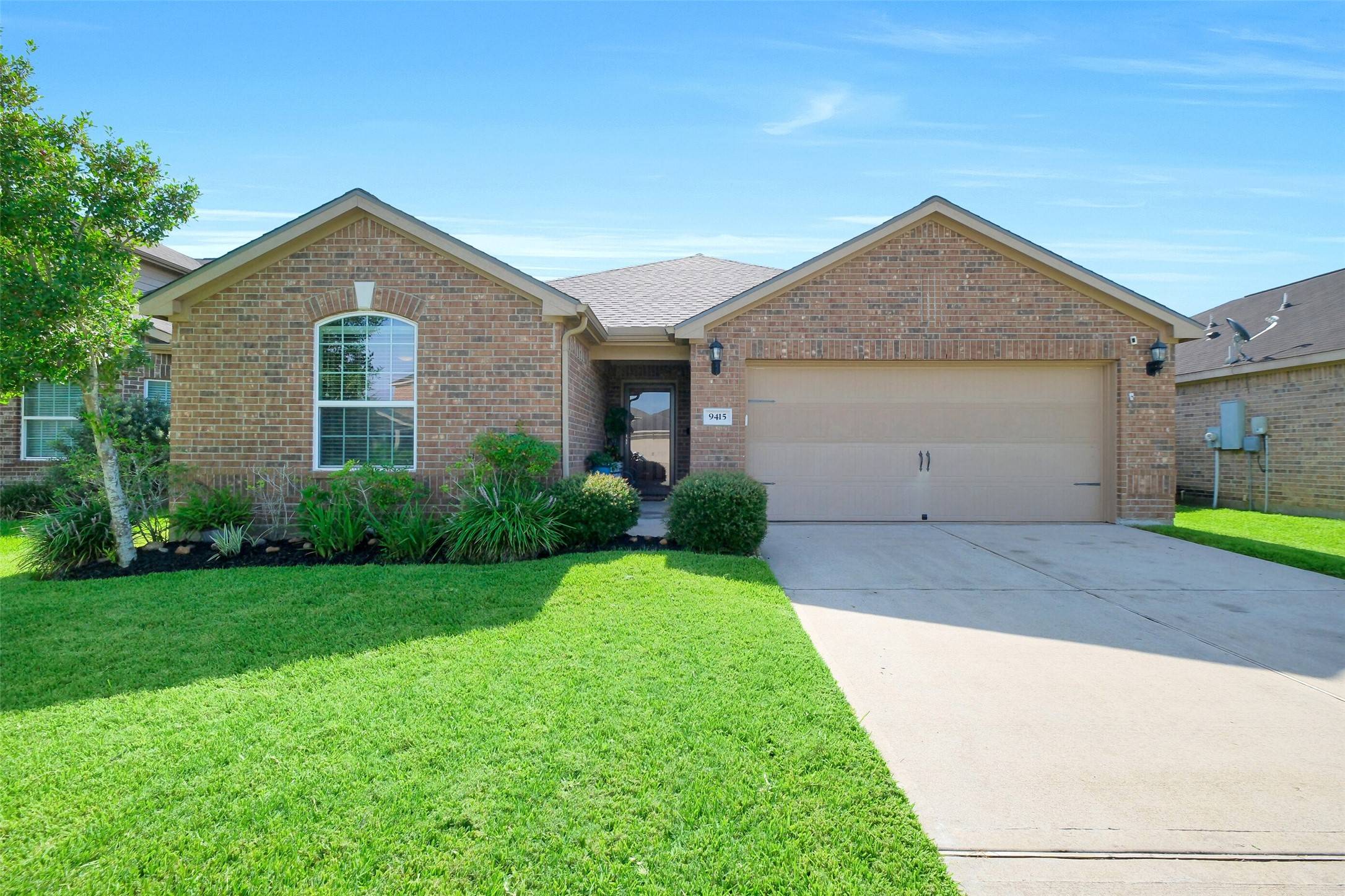 9415 Gold Mountain DR, Rosharon, TX 77583