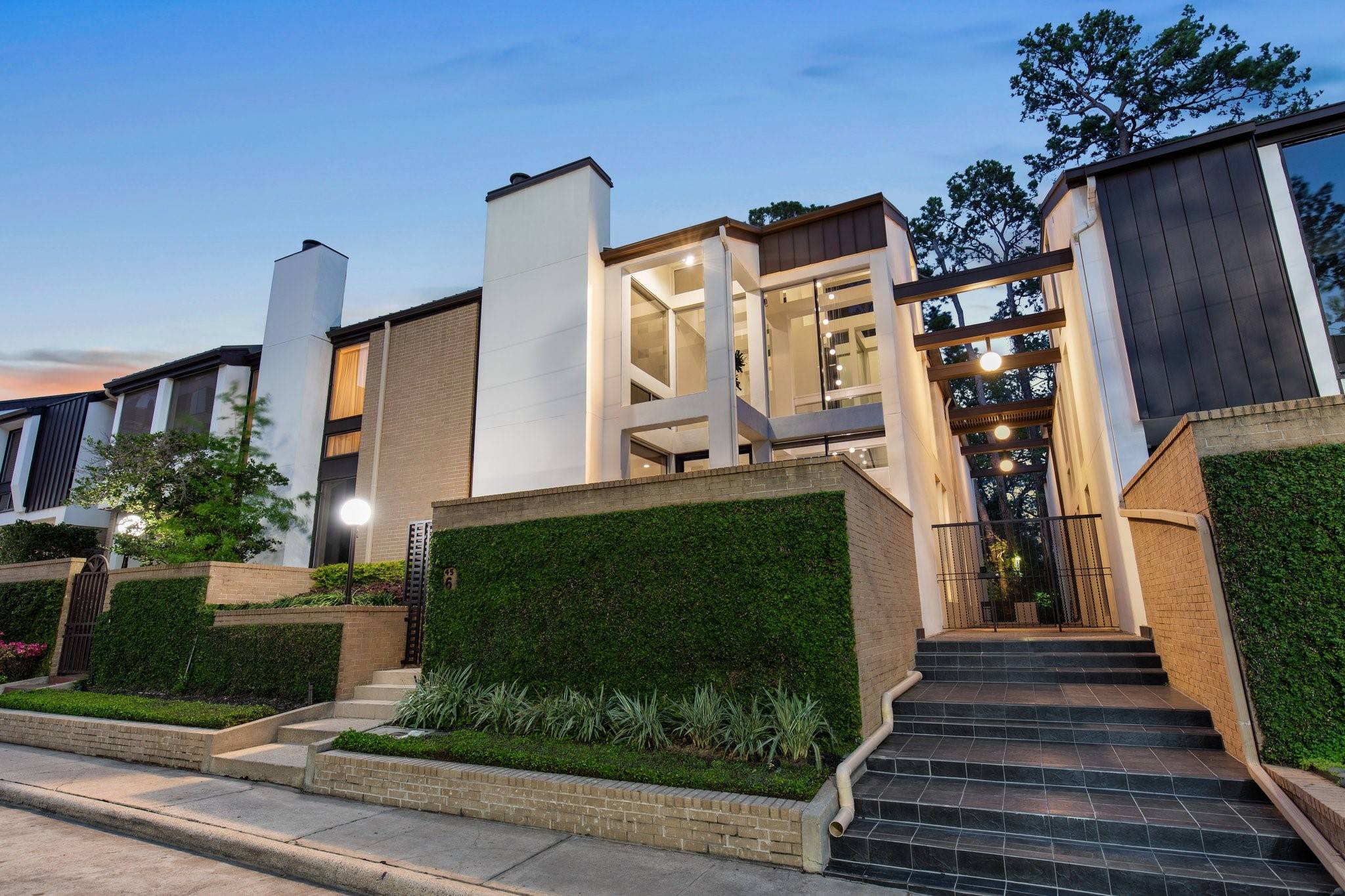 45 Briar Hollow LN #6, Houston, TX 77027