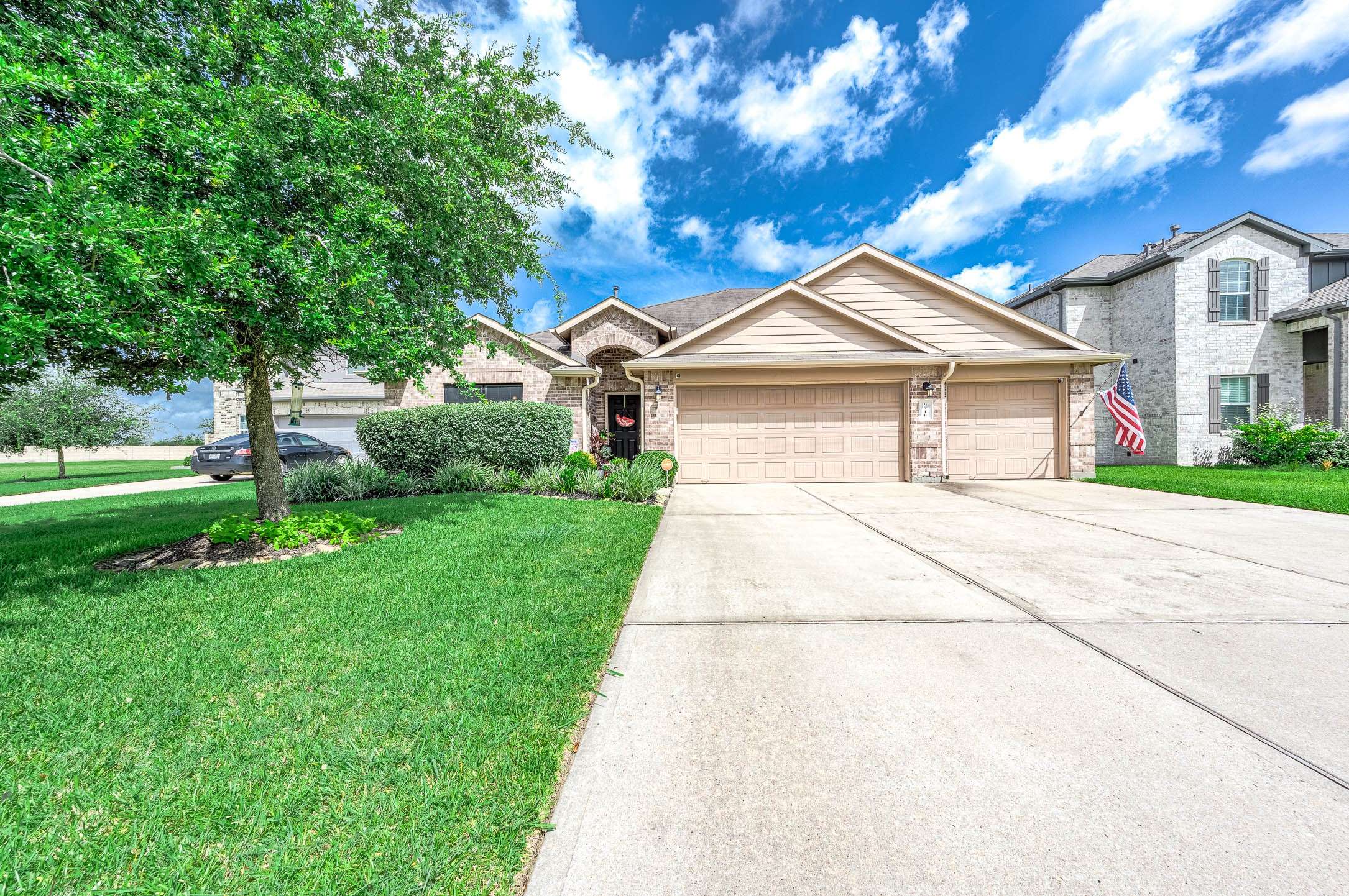 9710 Golden Cypress DR, Rosharon, TX 77583