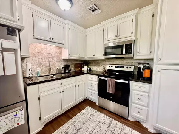 Lake Jackson, TX 77566,111 Mimosa