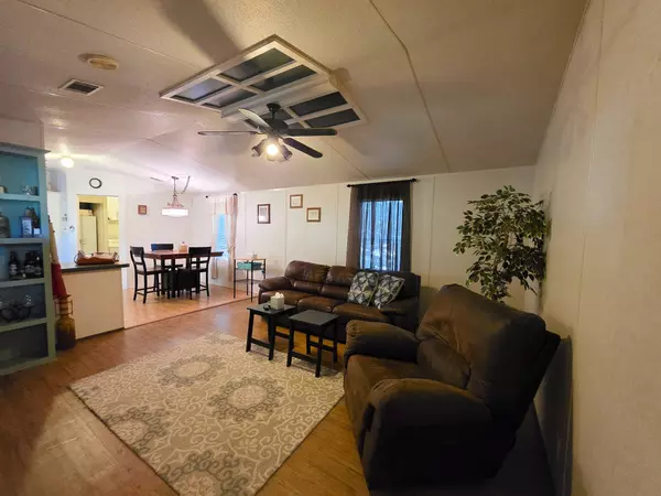 700 Harbor Point DR, Trinity, TX 75862