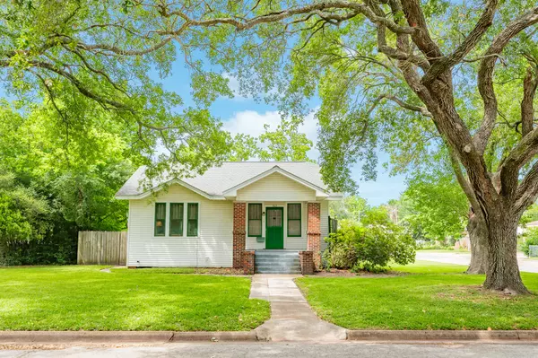 202 10th AVE N, Texas City, TX 77590