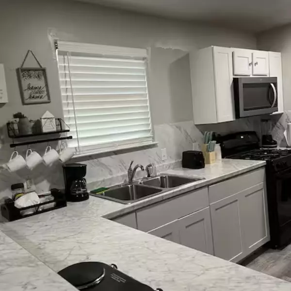 Houston, TX 77017,5914 Santa Bernadetta