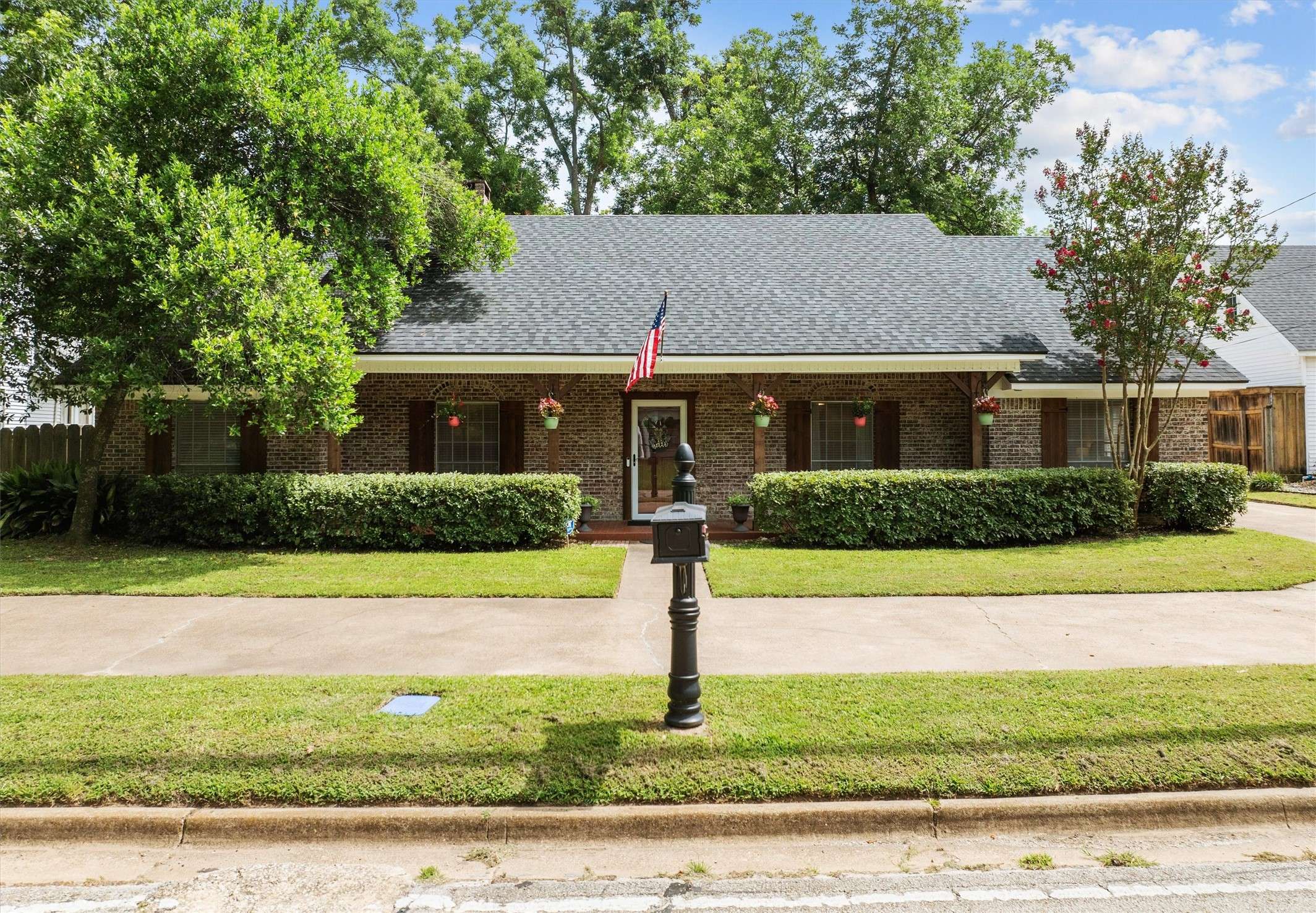 907 E Houston AVE, Crockett, TX 75835