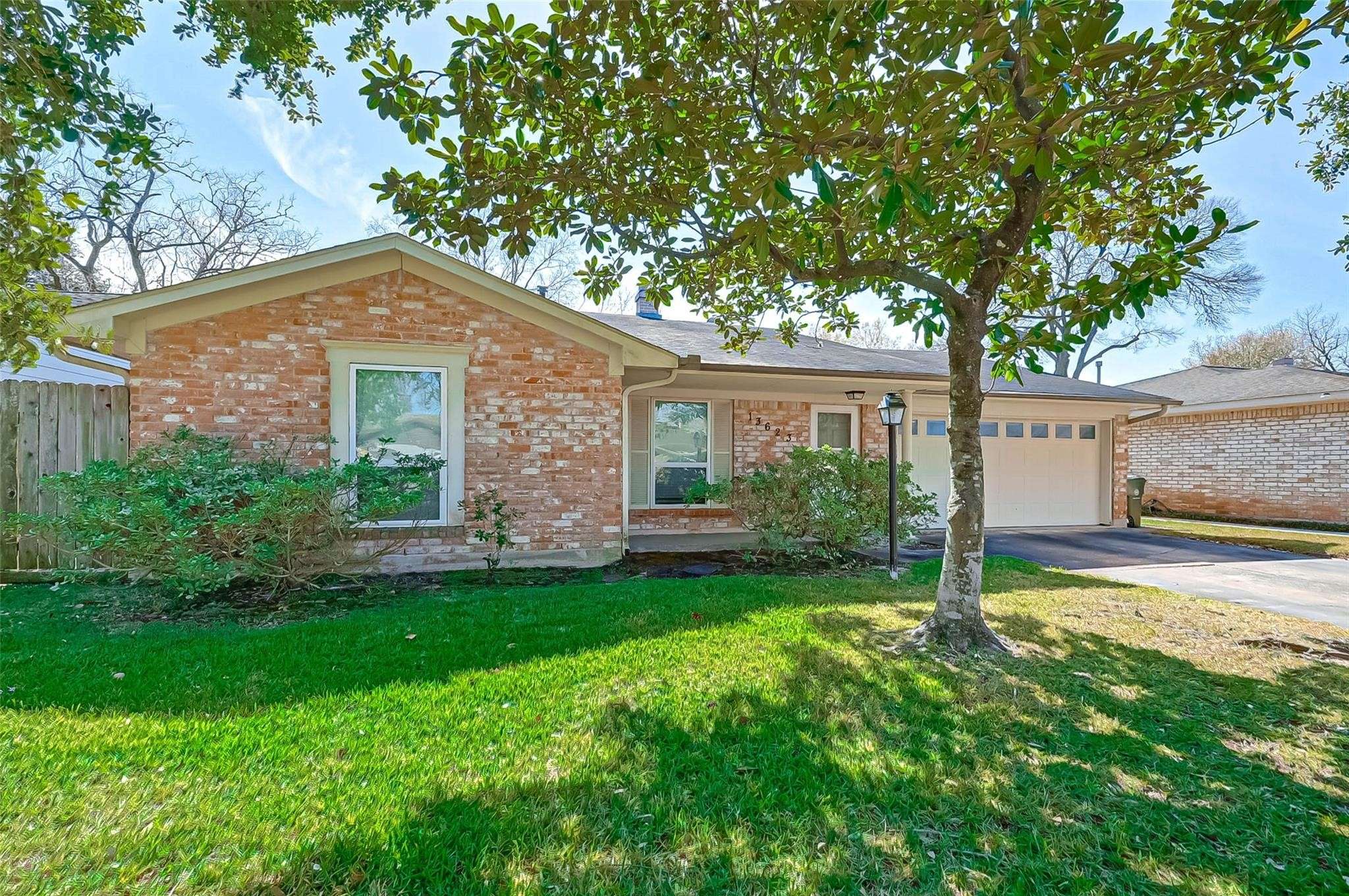 13623 Fernhill DR, Sugar Land, TX 77498