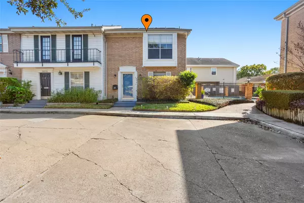 Nassau Bay, TX 77058,18214 Heritage LN #8214