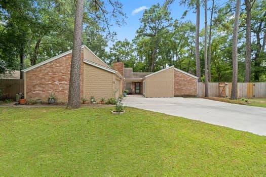 33 Crystal Lake LN, The Woodlands, TX 77380