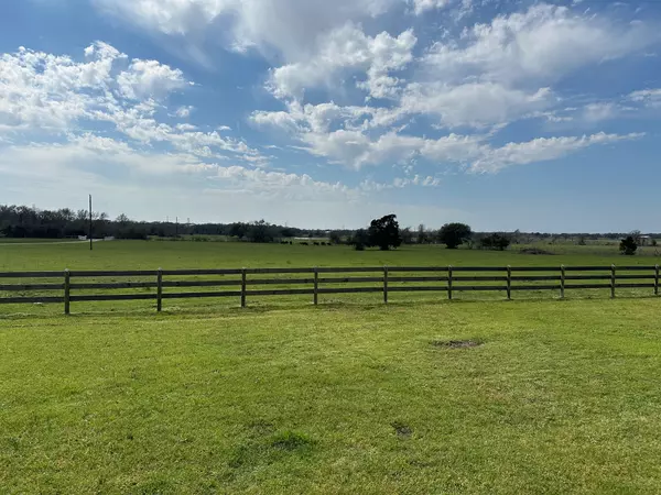 La Grange, TX 78945,3337 Bear Creek RD