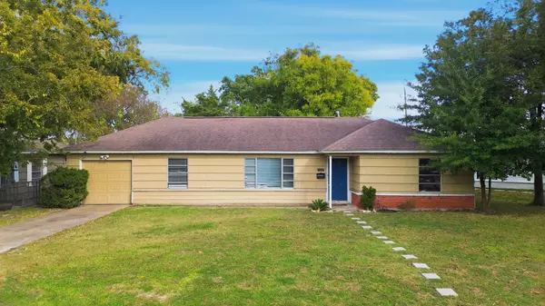 7702 Cedel DR, Houston, TX 77055