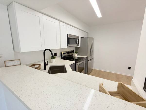 9090 S Braeswood BLVD #115, Houston, TX 77074