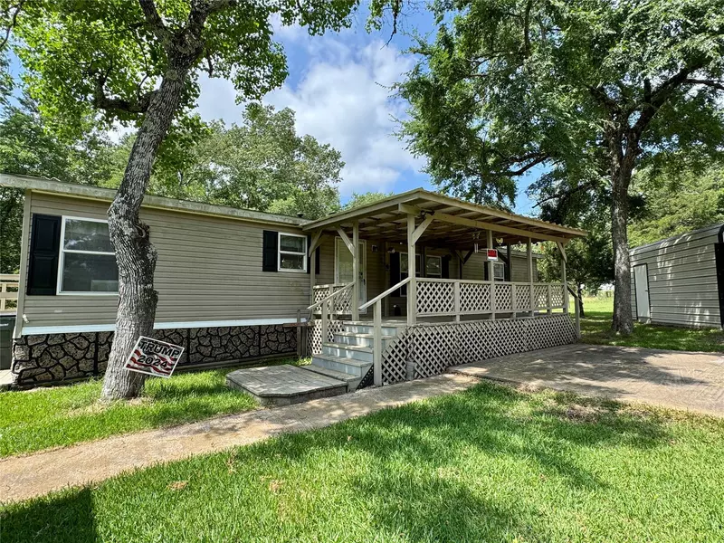 40 McCrory DR, Huntsville, TX 77320