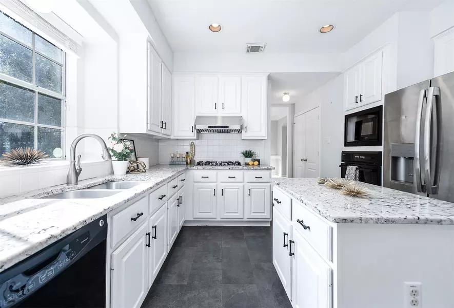 627 Winston LN, Sugar Land, TX 77479