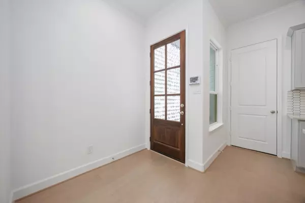 Houston, TX 77018,833 Fisher ST #C