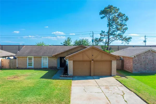 17330 Heritage Bay DR, Webster, TX 77598