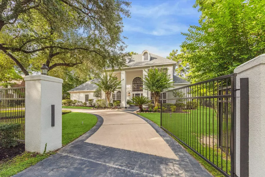 46 N Brokenfern DR, The Woodlands, TX 77380