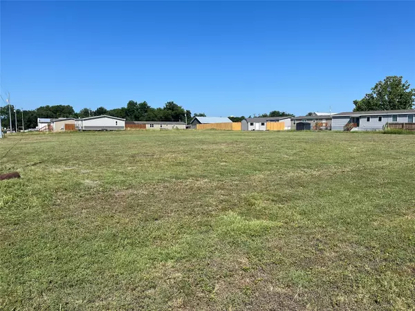 La Grange, TX 78945,743 E La Fayette St LOT 17